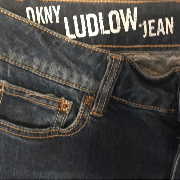 DKNY Medium Wash Ludlow Cuffed Shorts-Size 6 - Picture 4 of 5